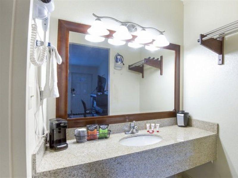 Econo Lodge ฟอร์เรสซิตี้ ภายนอก รูปภาพ