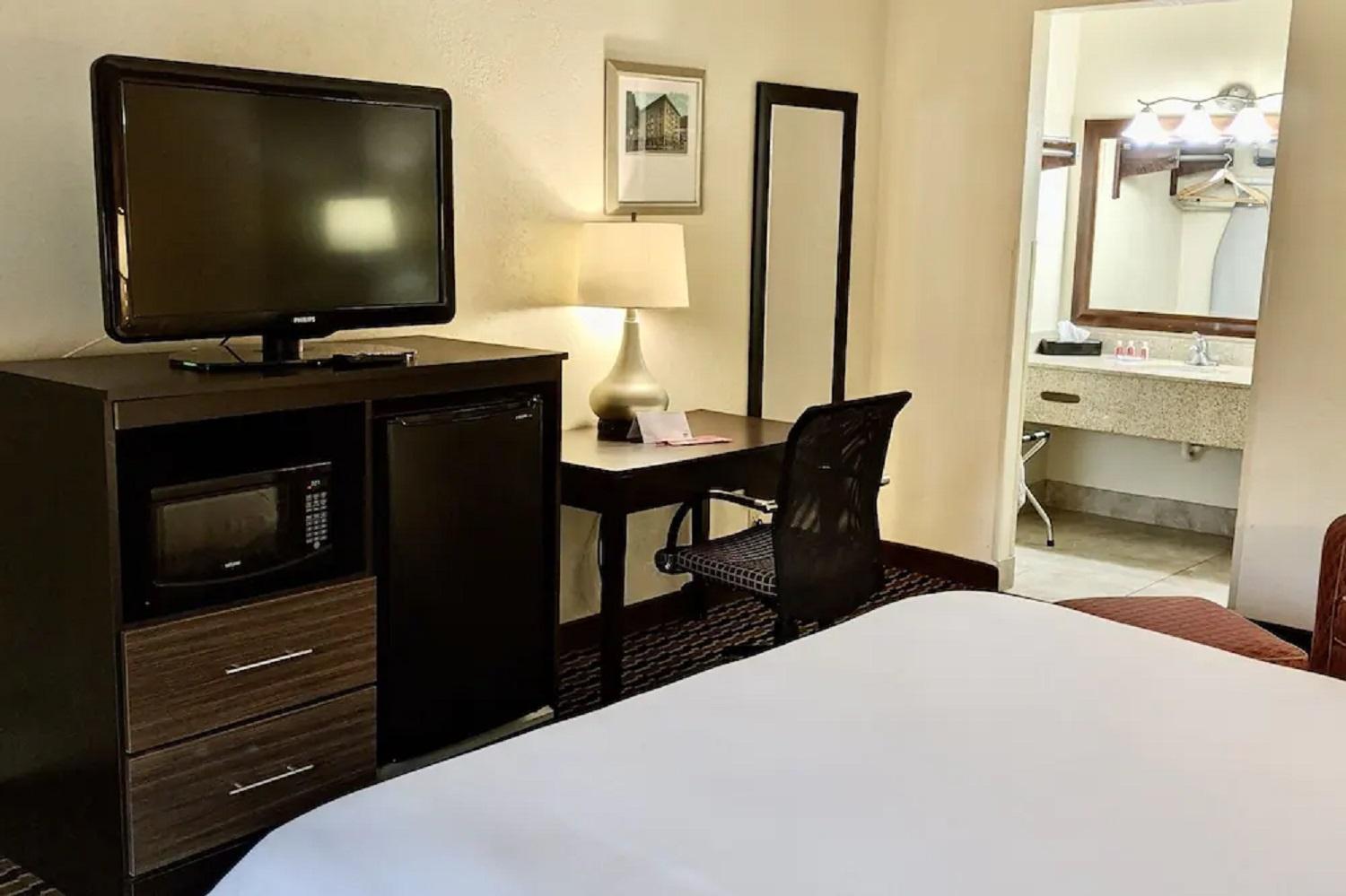 Econo Lodge ฟอร์เรสซิตี้ ภายนอก รูปภาพ