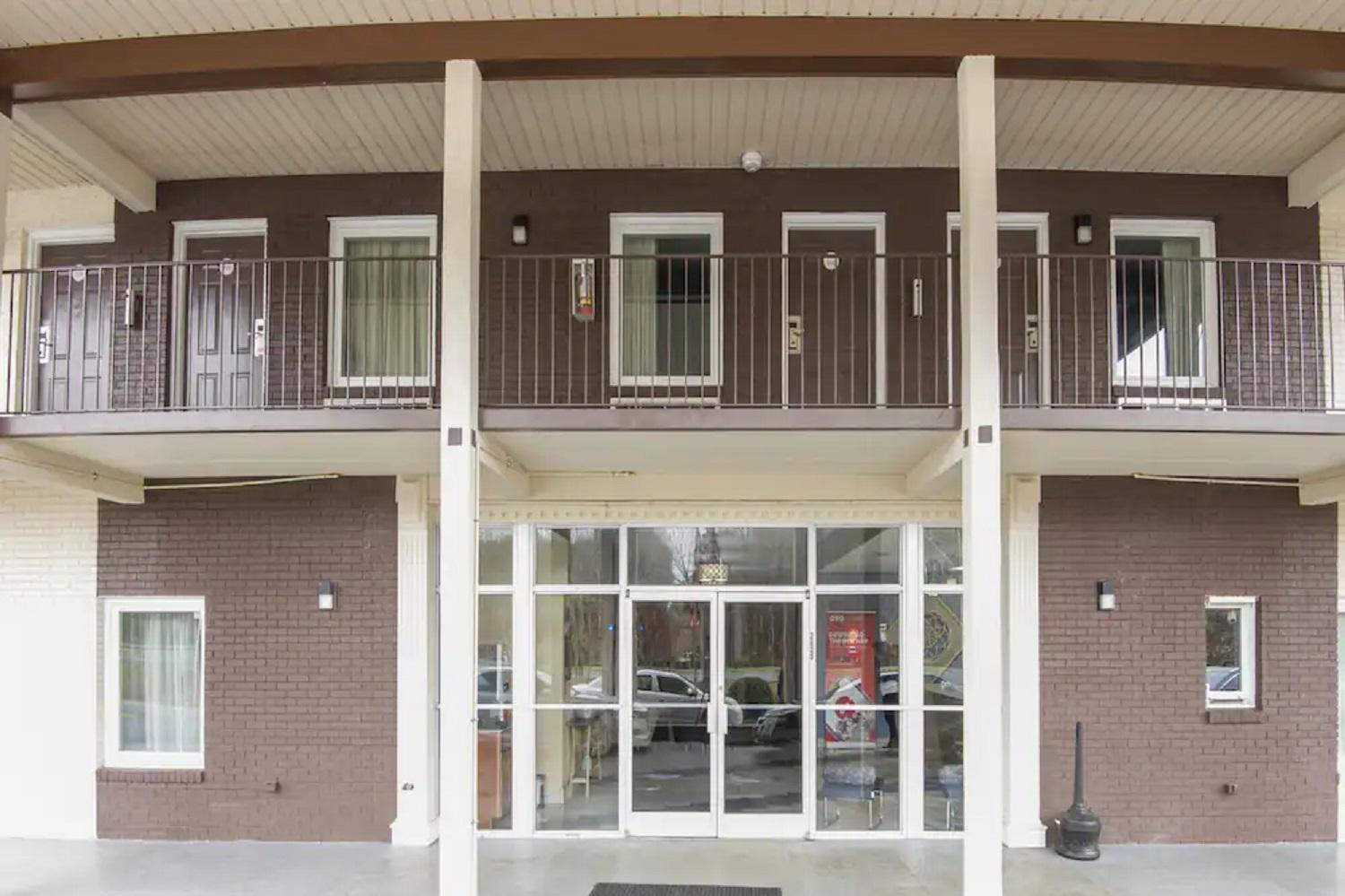 Econo Lodge ฟอร์เรสซิตี้ ภายนอก รูปภาพ