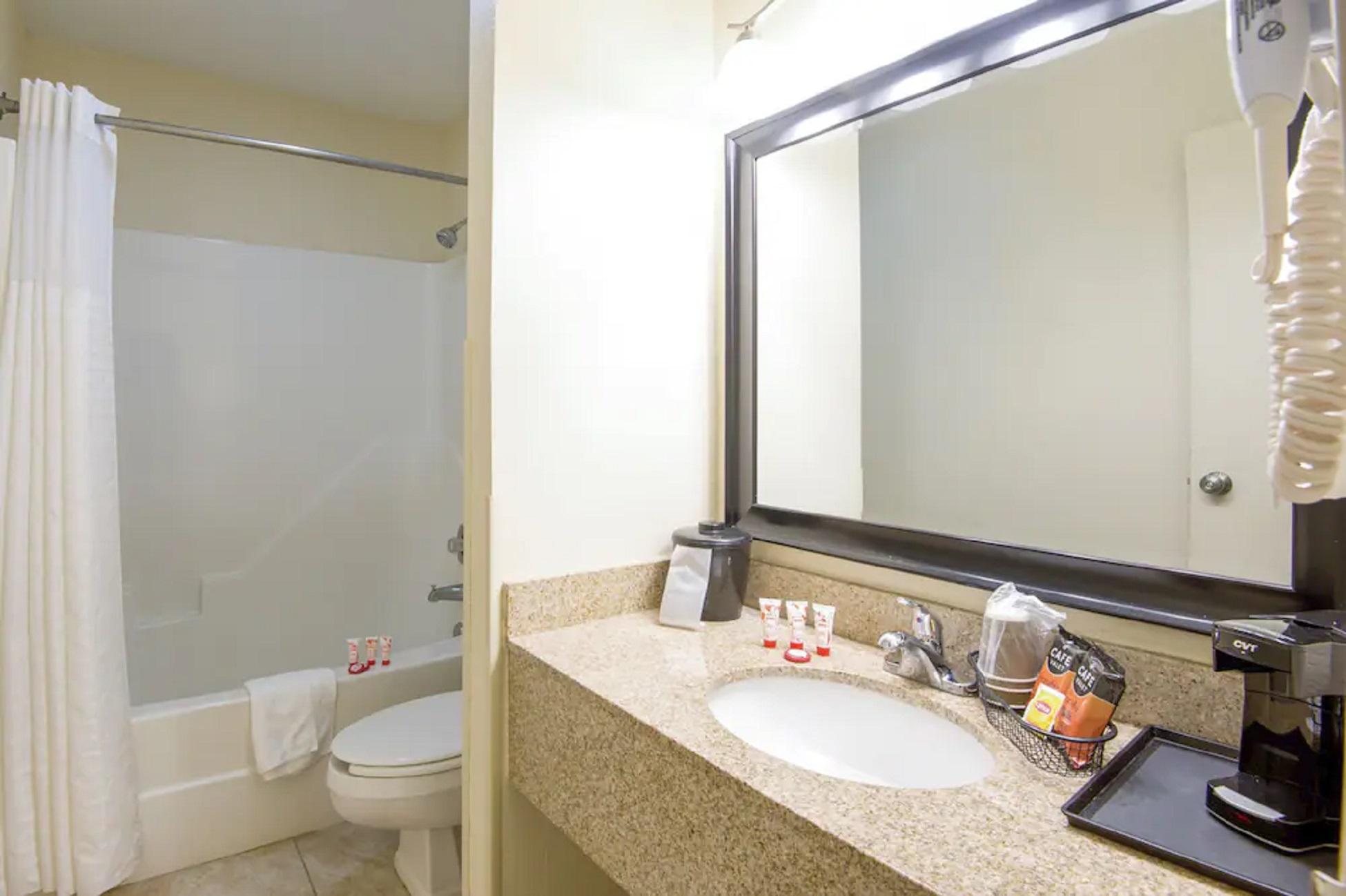Econo Lodge ฟอร์เรสซิตี้ ภายนอก รูปภาพ