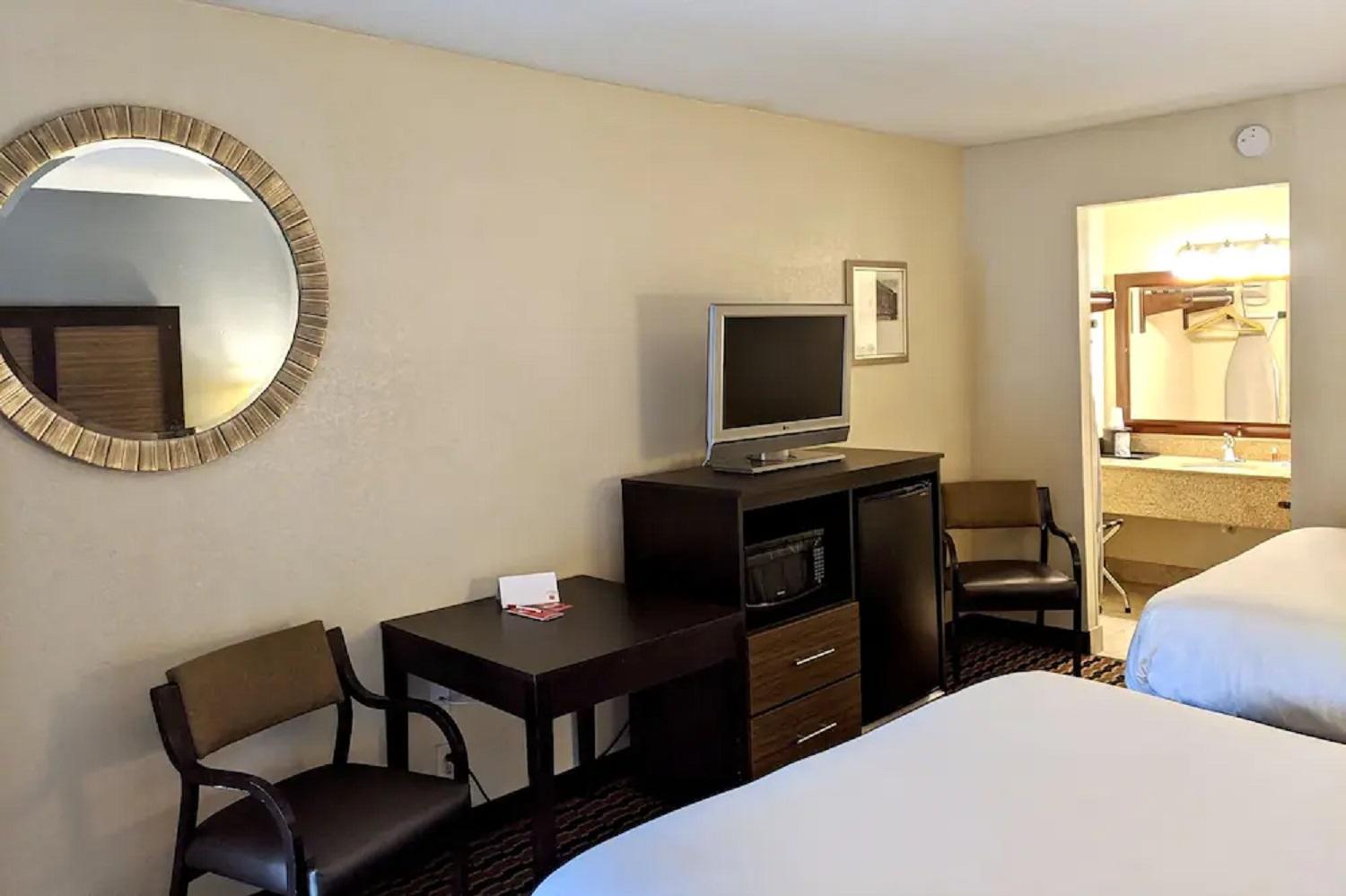 Econo Lodge ฟอร์เรสซิตี้ ภายนอก รูปภาพ