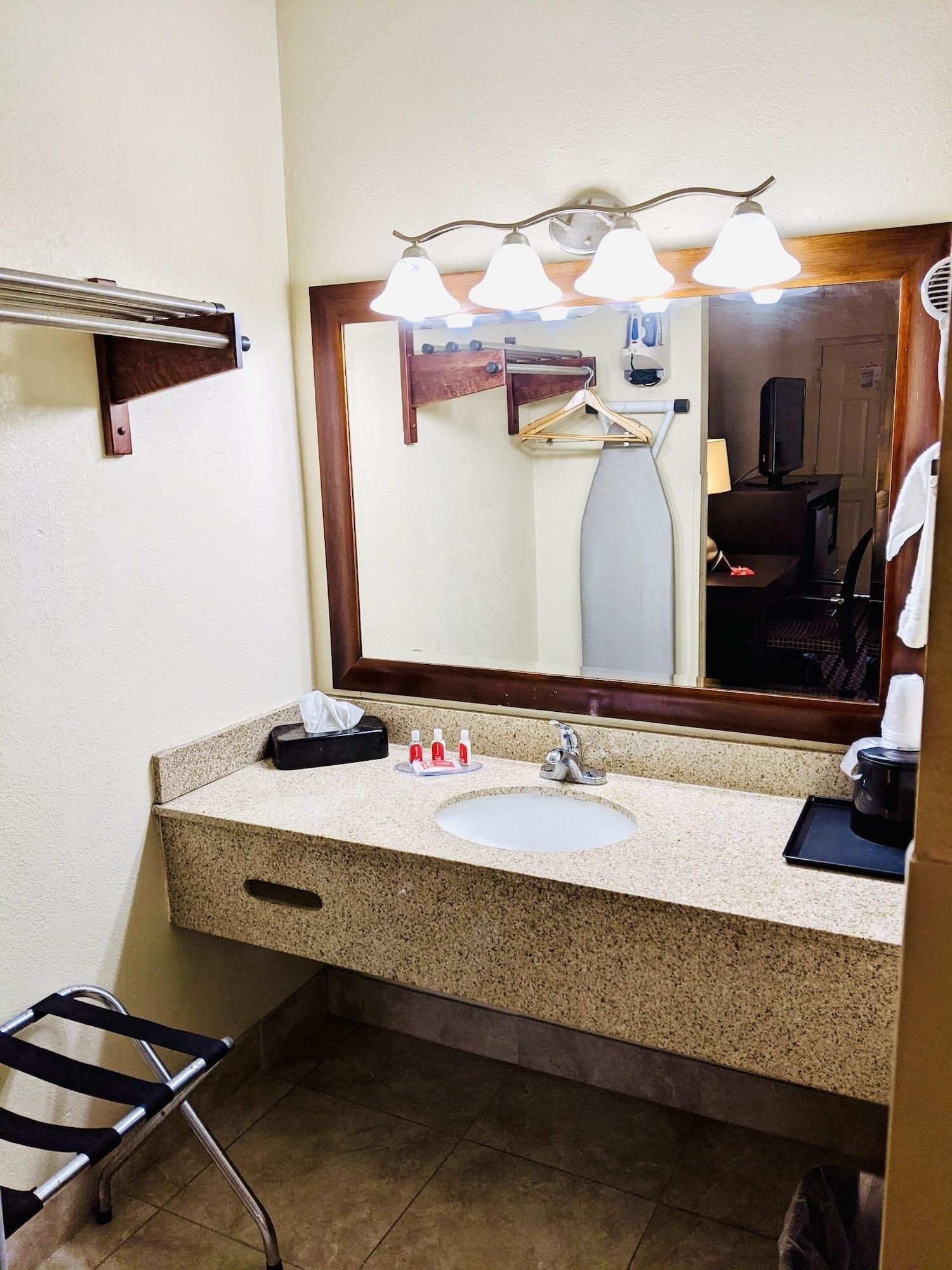 Econo Lodge ฟอร์เรสซิตี้ ภายนอก รูปภาพ