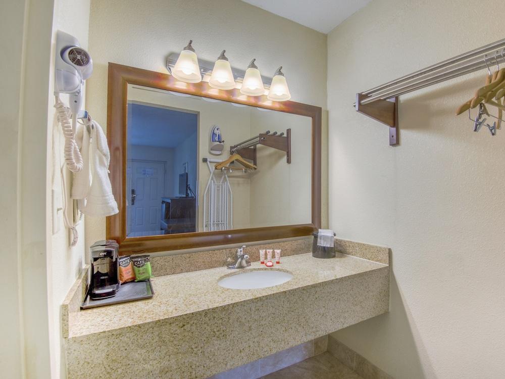 Econo Lodge ฟอร์เรสซิตี้ ภายนอก รูปภาพ