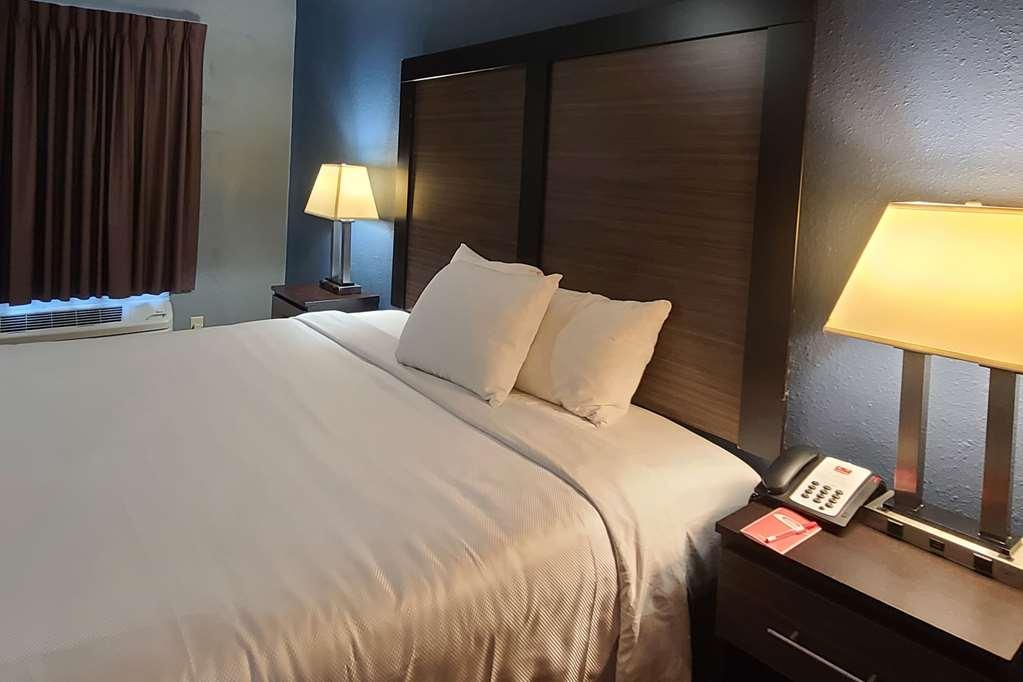 Econo Lodge ฟอร์เรสซิตี้ ห้อง รูปภาพ